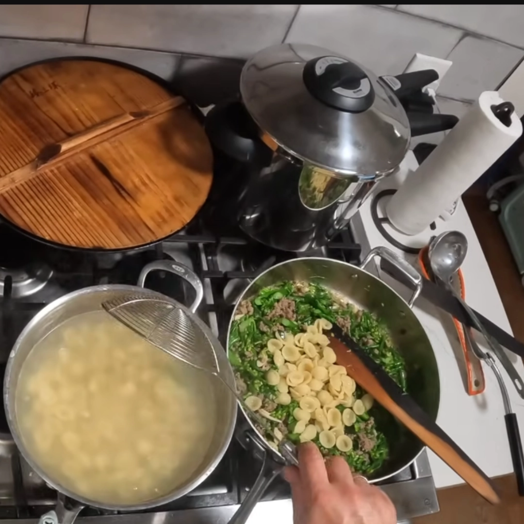 cooking-sausage-broccoli-pasta (3) Cooking sausage and broccoli for sausage broccoli pasta