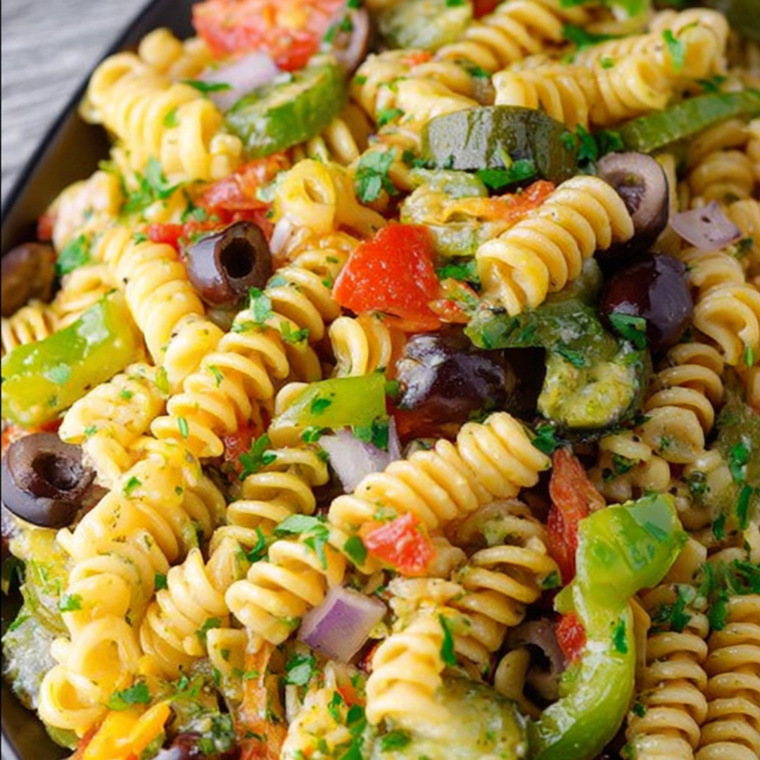 creamy-pasta-salad-with-italian-dressing (2) Creamy rotini pasta salad with grape tomatoes, herbs, and sliced beef pepperoni