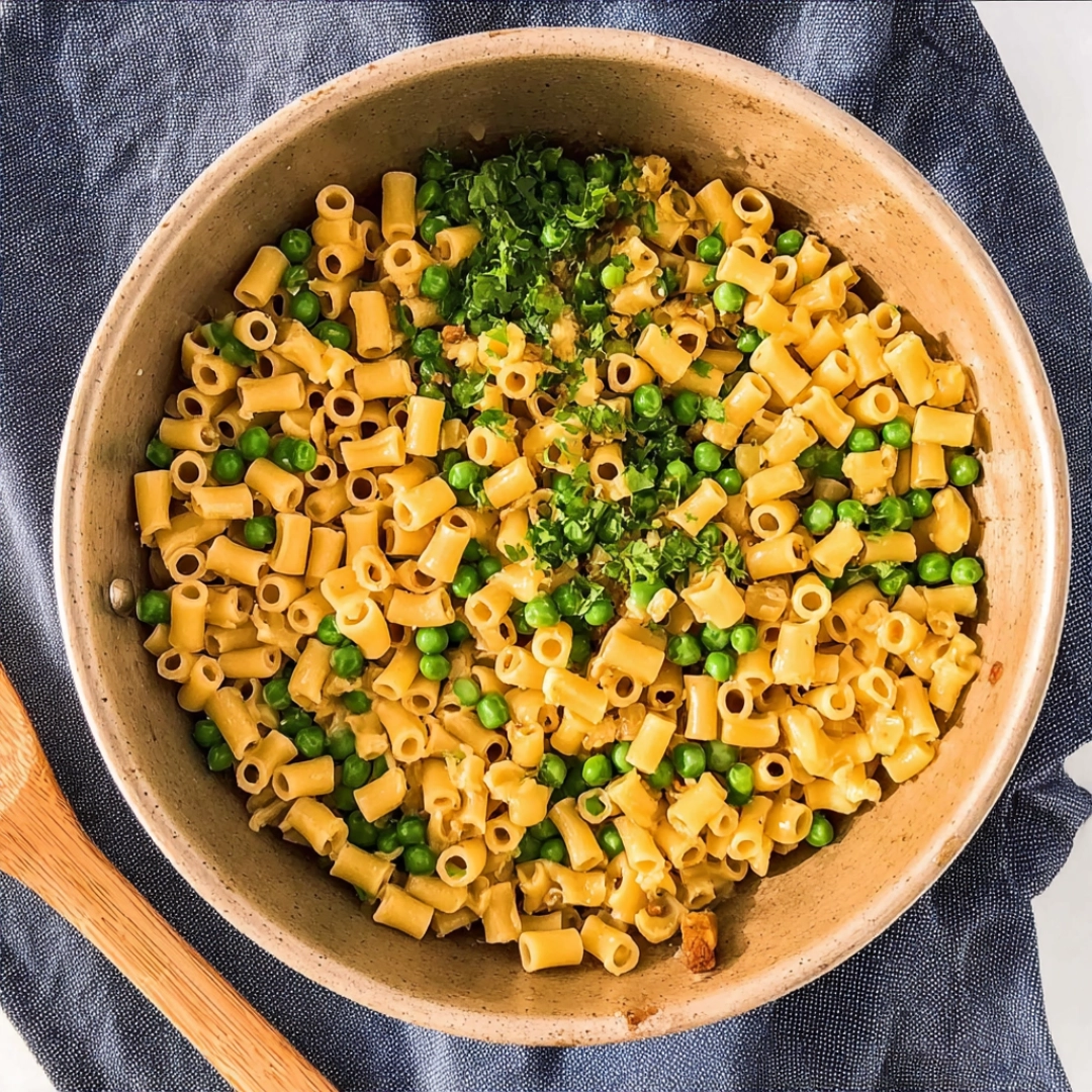 garlic-parmesan-ditalini-pasta-recipe-skillet Ditalini pasta recipe with peas, parsley, and garlic parmesan flavor